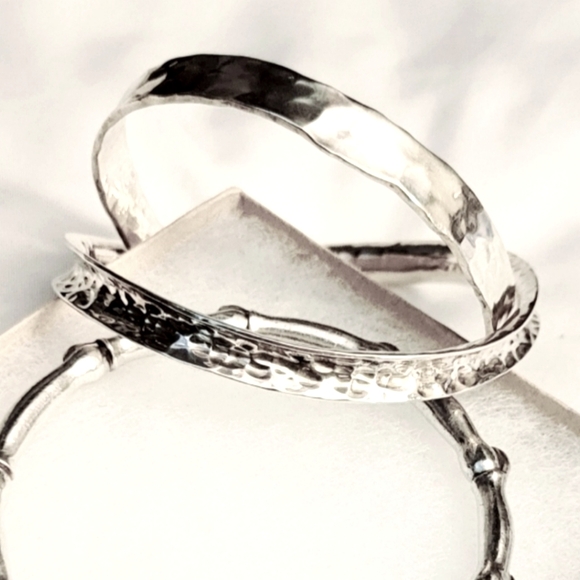 Hammered Concave 925 Bangle - Picture 8 of 8